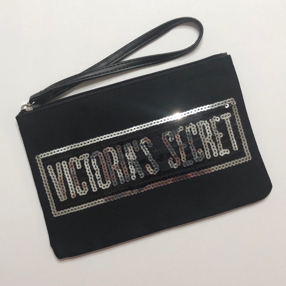 🆕 Victoria’s Secret Sequined Wristlet • Black